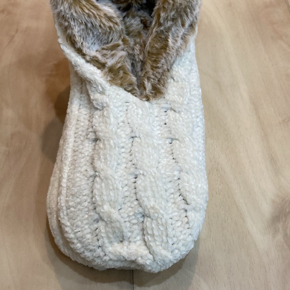 NWT Chenille Dearfoams slippers - Picture 10 of 12